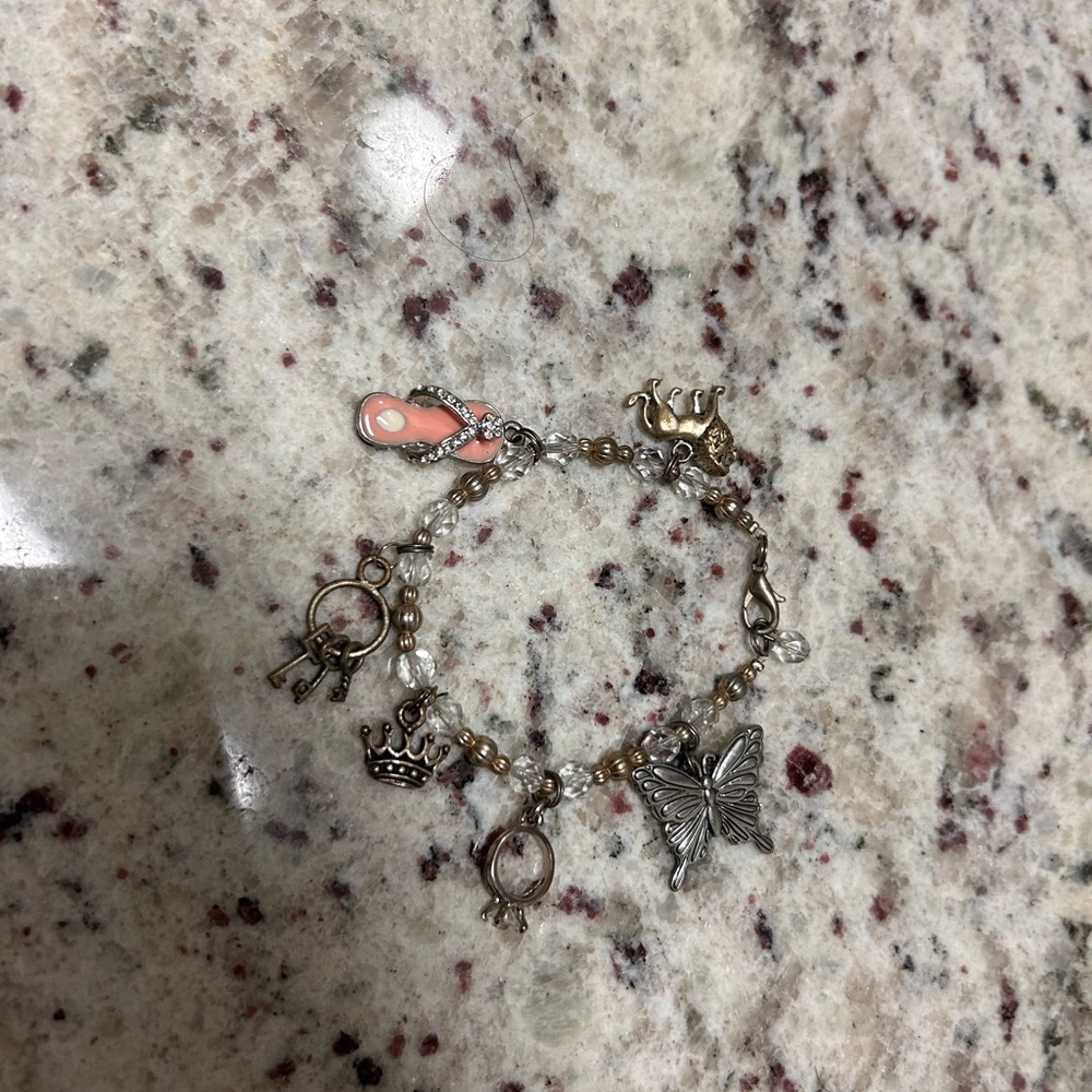 ✨FREE GIFT✨Add to Any Order! Pretty Charm Bracelet